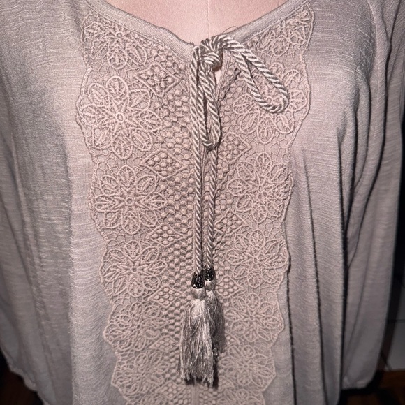 Faded Glory Light Grayish brown Women's Blouse with Lace front & cold shoulders - Picture 2 of 6